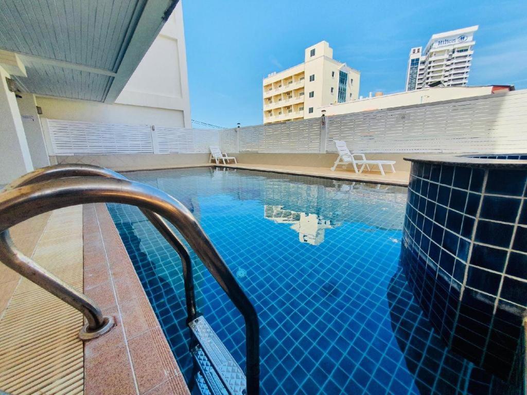 Sukwilai Hotel HHQ Exterior foto